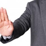 止めさせようとする人