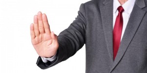 止めさせようとする人